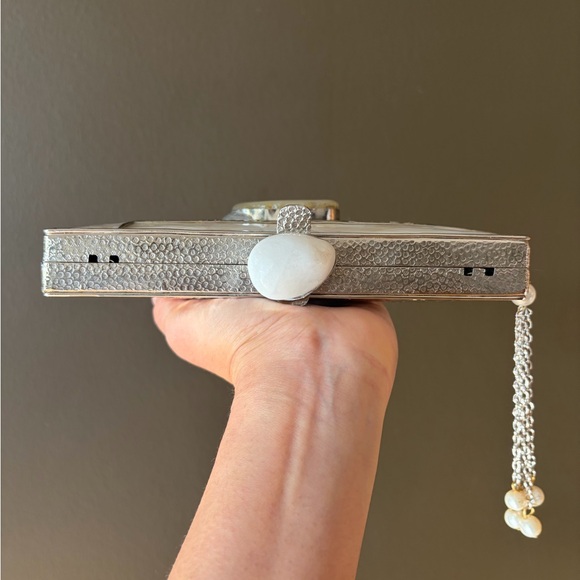 Elegant Mother of Pearl Clutch - Picture 2 of 7